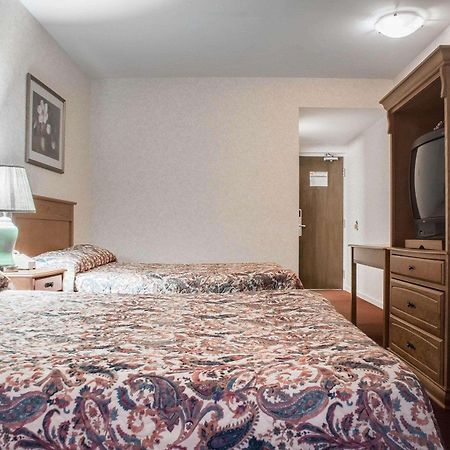 Econo Lodge By The Falls Niagara-vízesés Kültér fotó